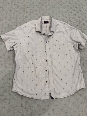 UNTUCKit Men's Short-Sleeve White Shirt with Tiny Palm Print